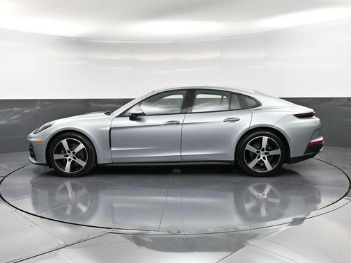 2026 Porsche Panamera 4