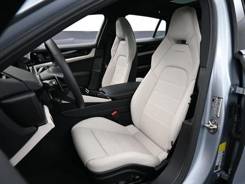 2026 Porsche Panamera 4