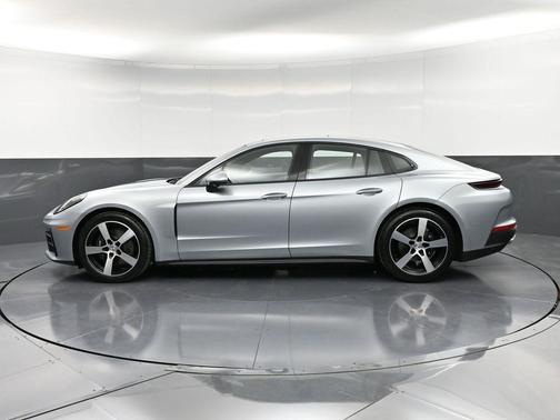 2026 Porsche Panamera 4