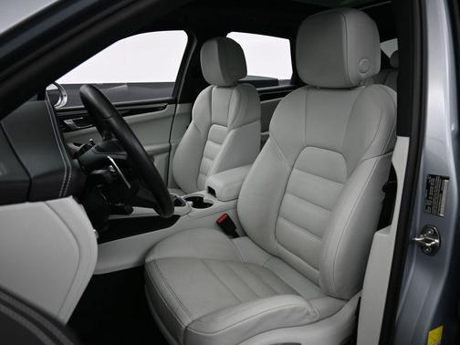 2022 Porsche Macan S