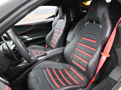 2023 Ferrari SF90 Stradale Base