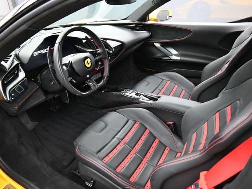 2023 Ferrari SF90 Stradale Base