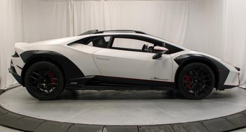 2024 Lamborghini Huracan Sterrato Base