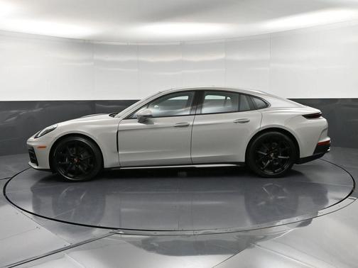 2026 Porsche Panamera 4