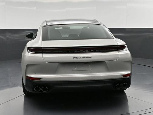 2026 Porsche Panamera 4