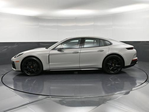 2026 Porsche Panamera 4
