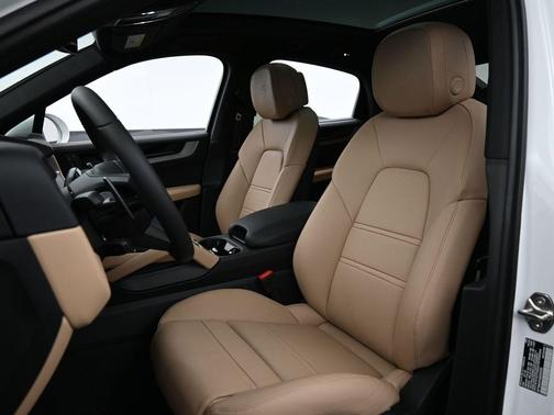 2025 Porsche Cayenne AWD
