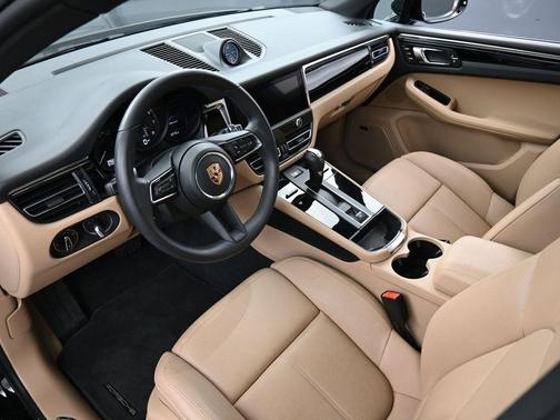 2025 Porsche Macan 
