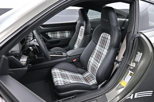 Aventurine Green Metallic 2025 Porsche 911 Turbo S