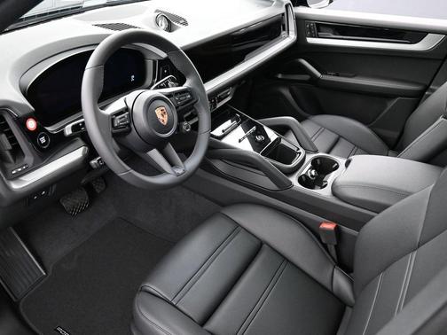 2025 Porsche Cayenne Base
