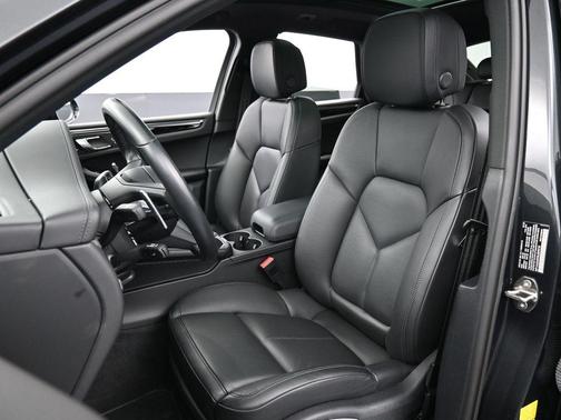 2022 Porsche Macan Base