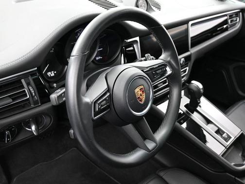 2022 Porsche Macan Base