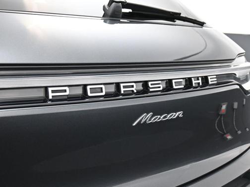 2022 Porsche Macan Base