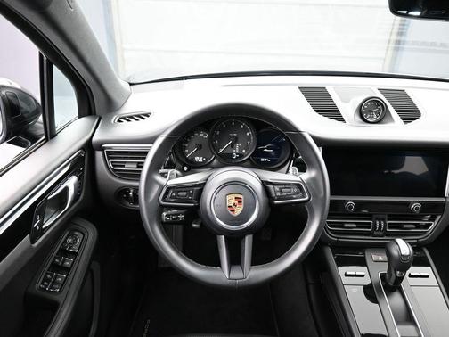 2022 Porsche Macan Base