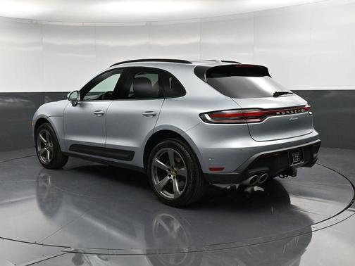 2022 Porsche Macan Base