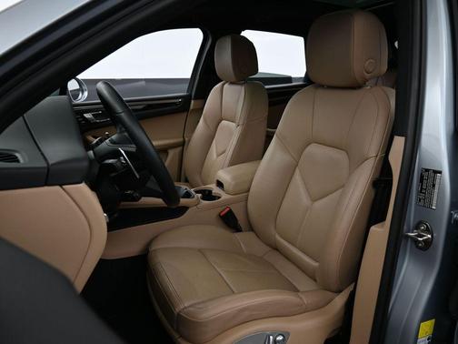 2022 Porsche Macan Base