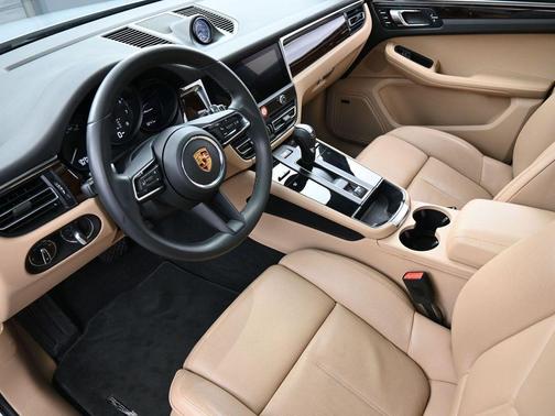 2022 Porsche Macan Base