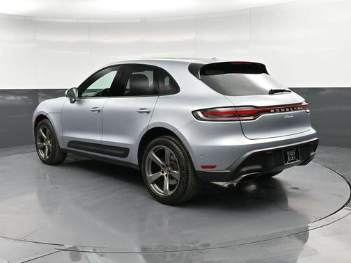 2022 Porsche Macan Base