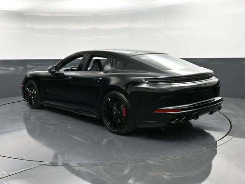 2026 Porsche Panamera GTS