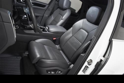 2021 Porsche Cayenne Base