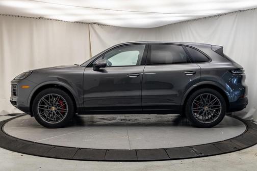 2024 Porsche Cayenne S