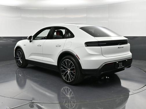 2025 Porsche Macan 4S