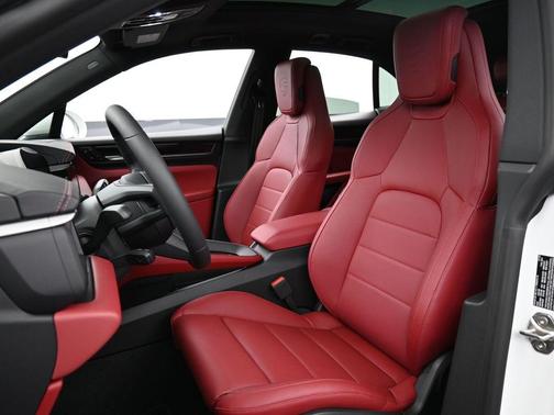 2025 Porsche Macan 4S