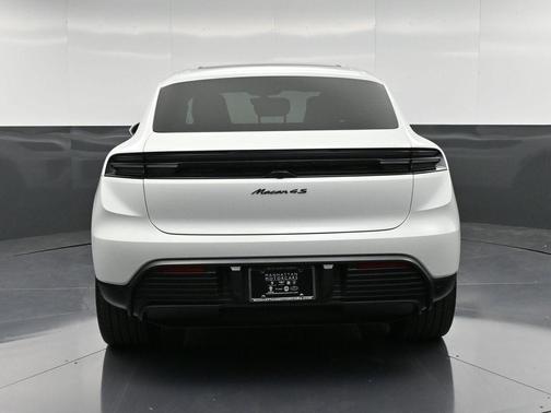 2025 Porsche Macan 4S