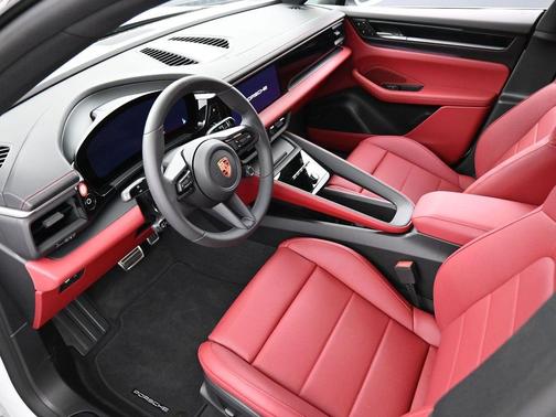 2025 Porsche Macan 4S