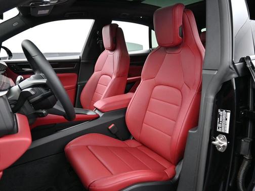 2025 Porsche Macan 4S