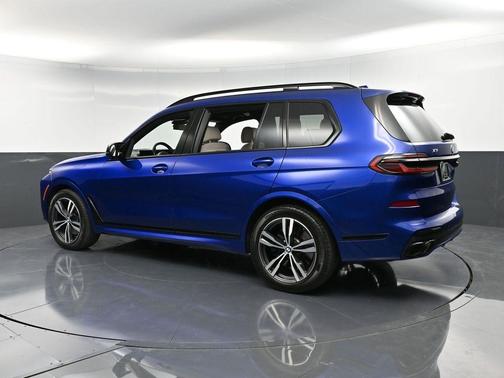 2024 BMW X7 M60i