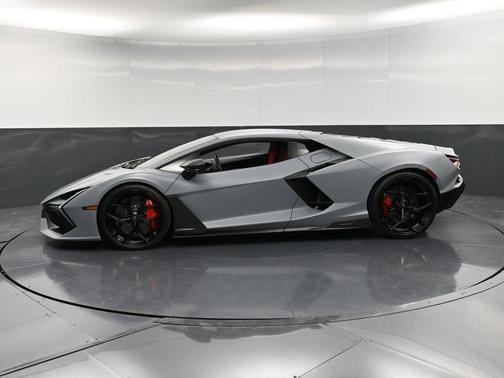 2024 Lamborghini Revuelto Base
