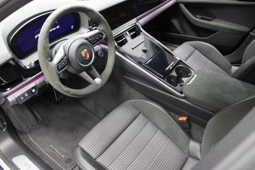 2025 Porsche Panamera 4
