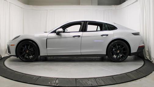 2025 Porsche Panamera 4