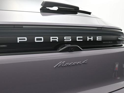 2025 Porsche Macan 4