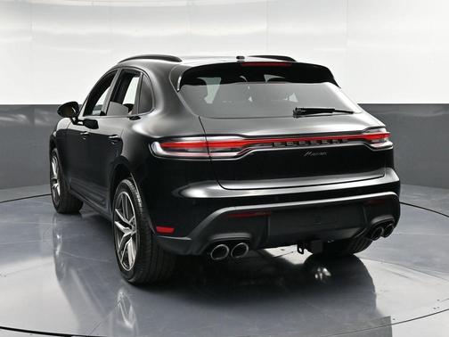 2025 Porsche Macan Base