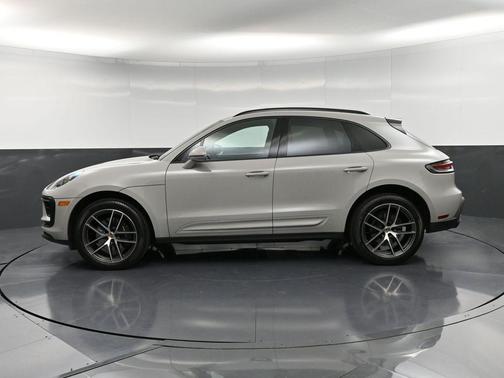 2022 Porsche Macan Base