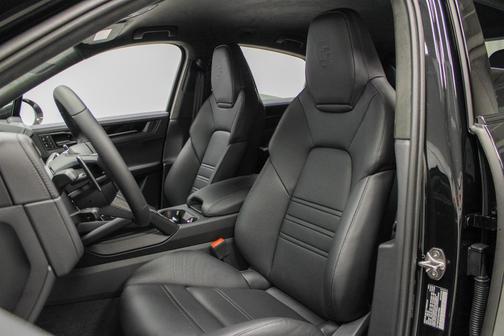 2025 Porsche Cayenne Turbo GT