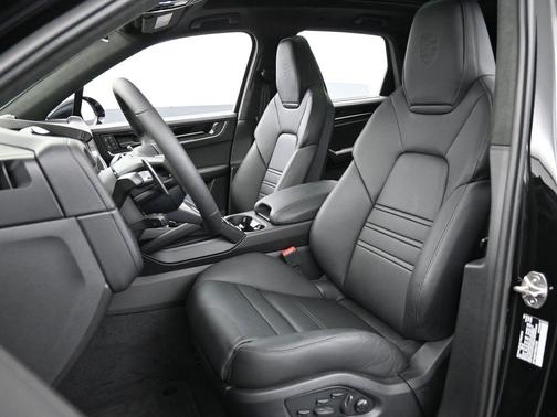 2025 Porsche Cayenne Turbo