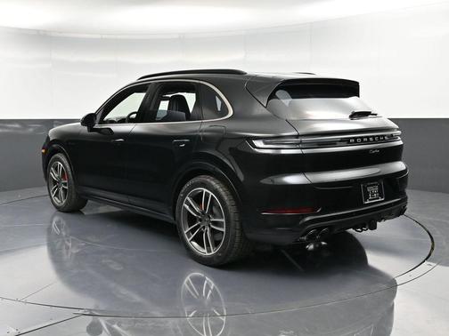 2025 Porsche Cayenne Turbo