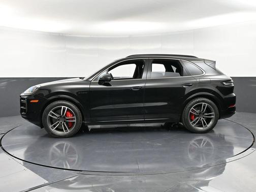 2025 Porsche Cayenne Turbo
