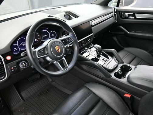 Chalk 2023 Porsche Cayenne
