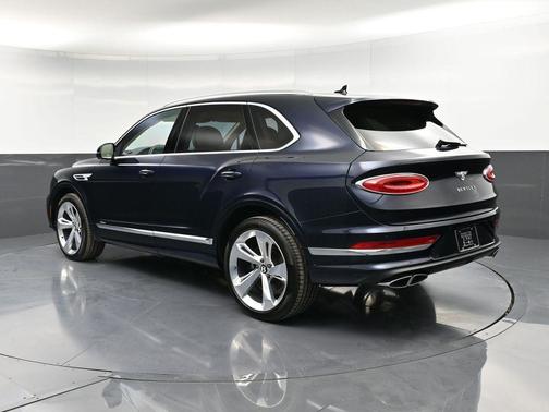 2025 Bentley Bentayga V8