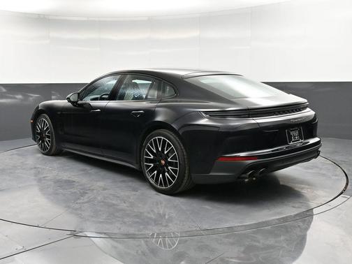 2025 Porsche Panamera 4