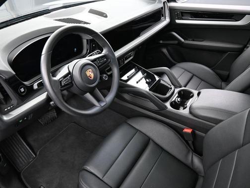 2025 Porsche Cayenne Base