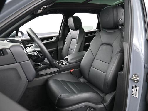 2025 Porsche Cayenne Base