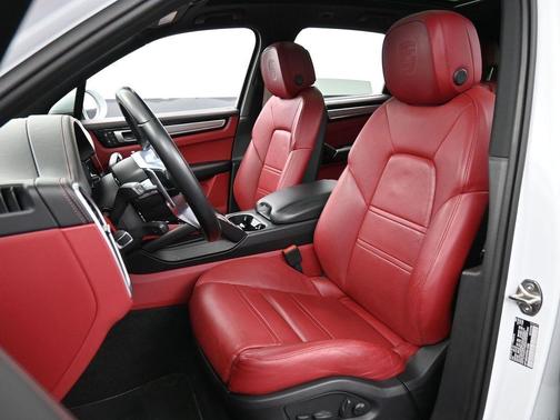 2023 Porsche Cayenne S Platinum Edition