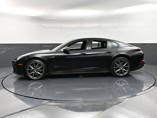 2025 Porsche Panamera 4