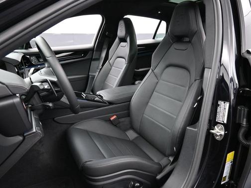 2025 Porsche Panamera 4