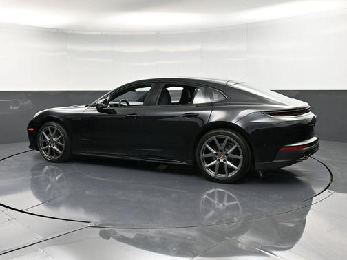 2025 Porsche Panamera 4